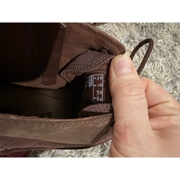 Clark's Tamitha Boots Purple Suede Sz 7 Euc - Picture 7 of 7